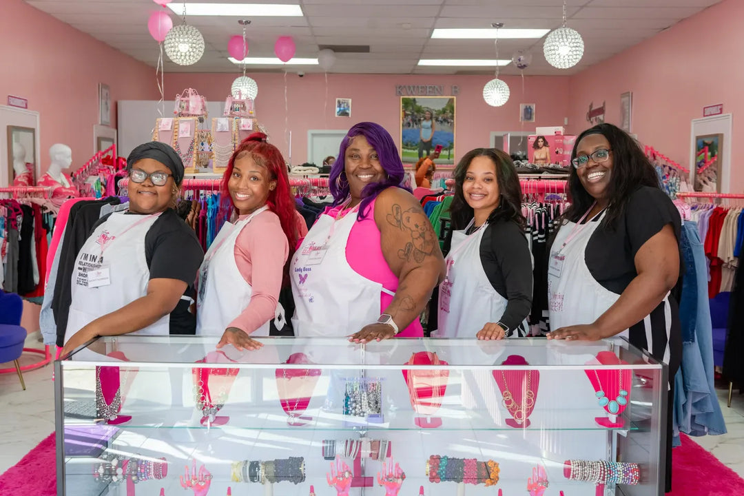 🎄✨ A Stylish Christmas: The Fashion & Gift-Giving Traditions That Inspire the Season (Part 3)